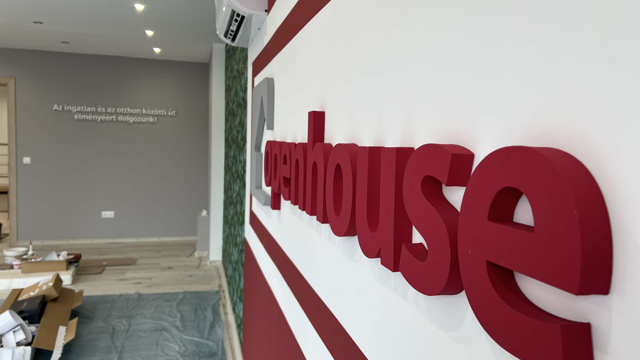 OpenHouse 3D-s fali logó és szöveg