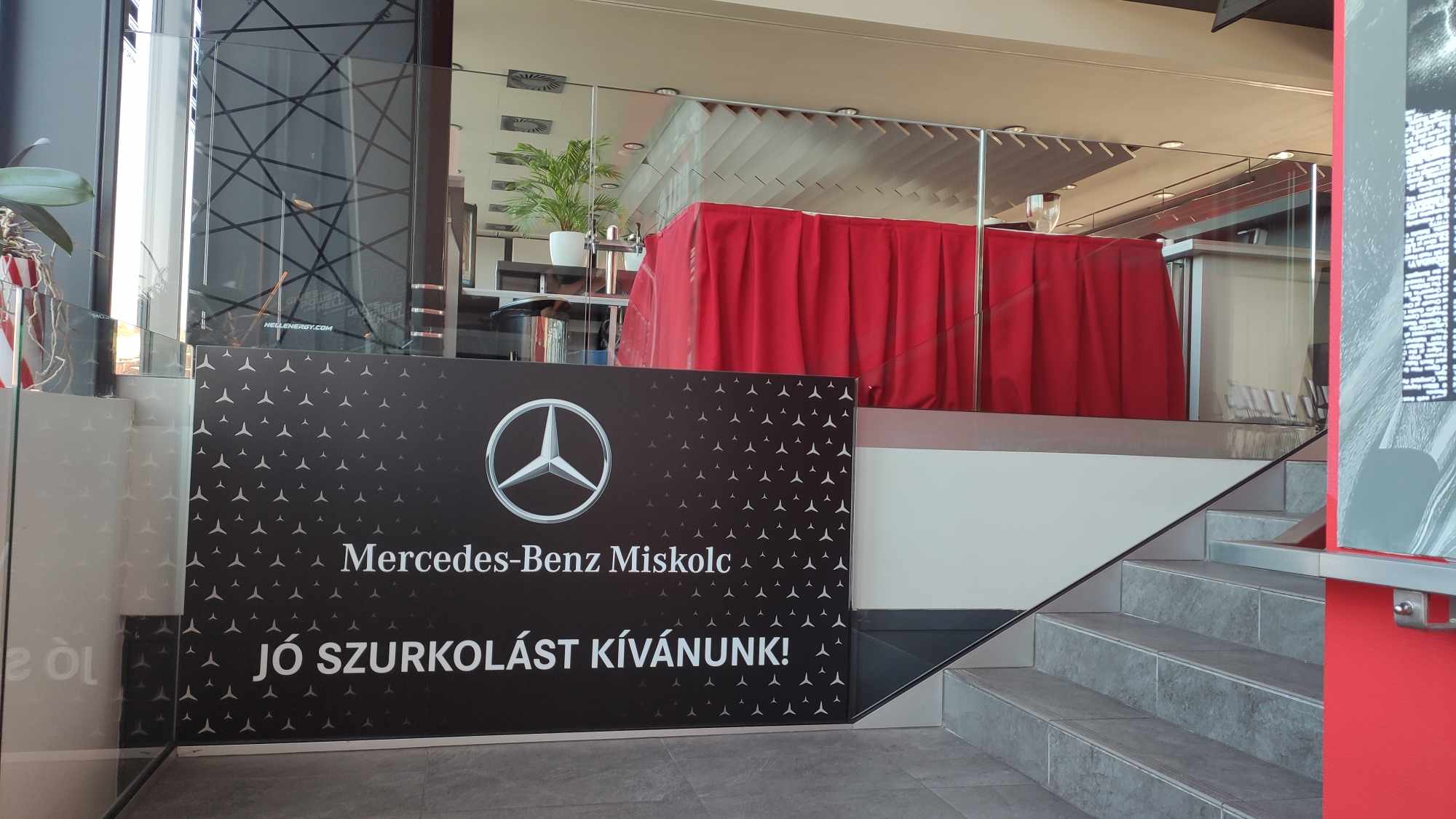 Mercedes-Benz Miskolc DVTK üvegmatrica