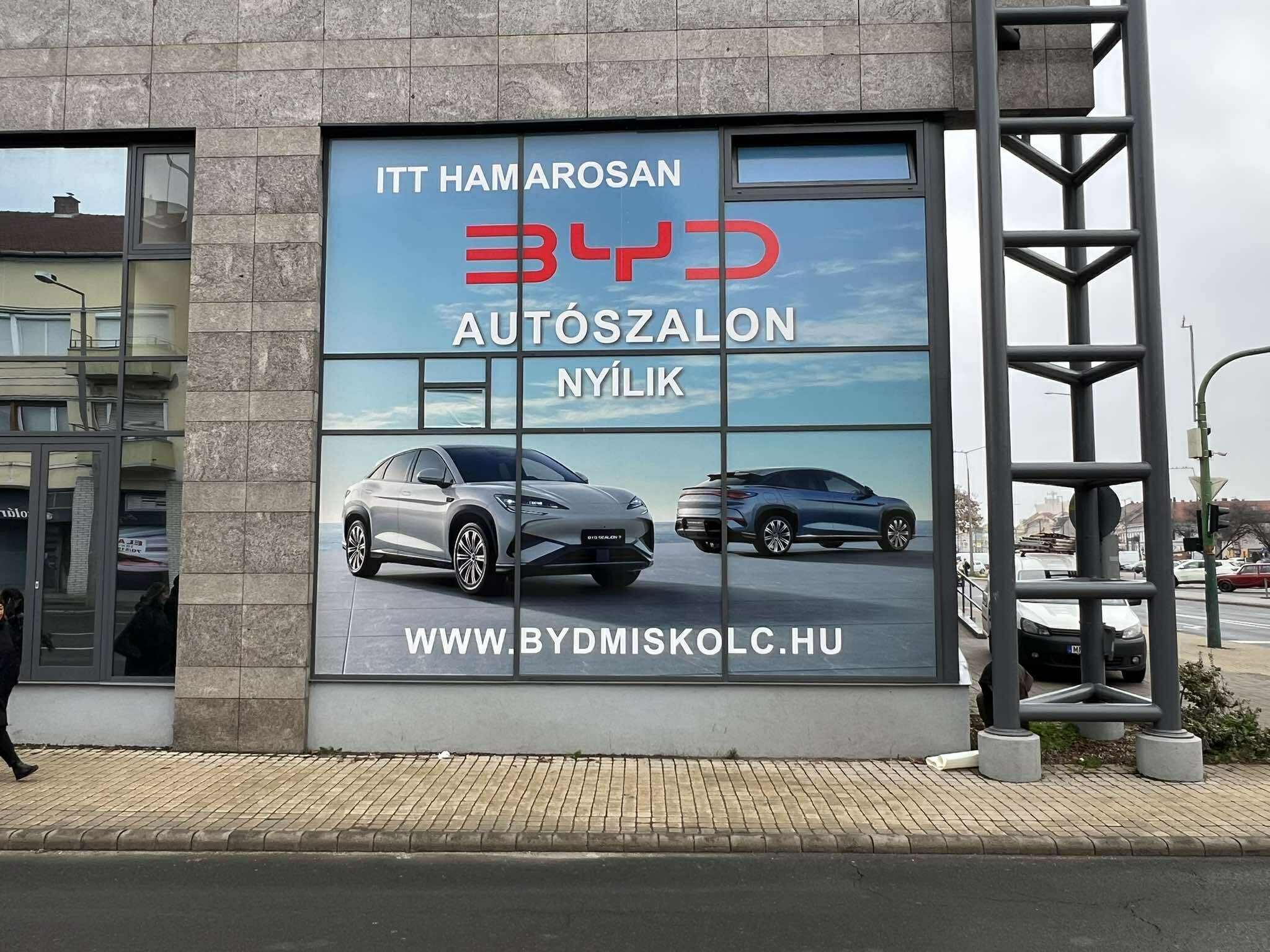 BYD kirakatfóliázás